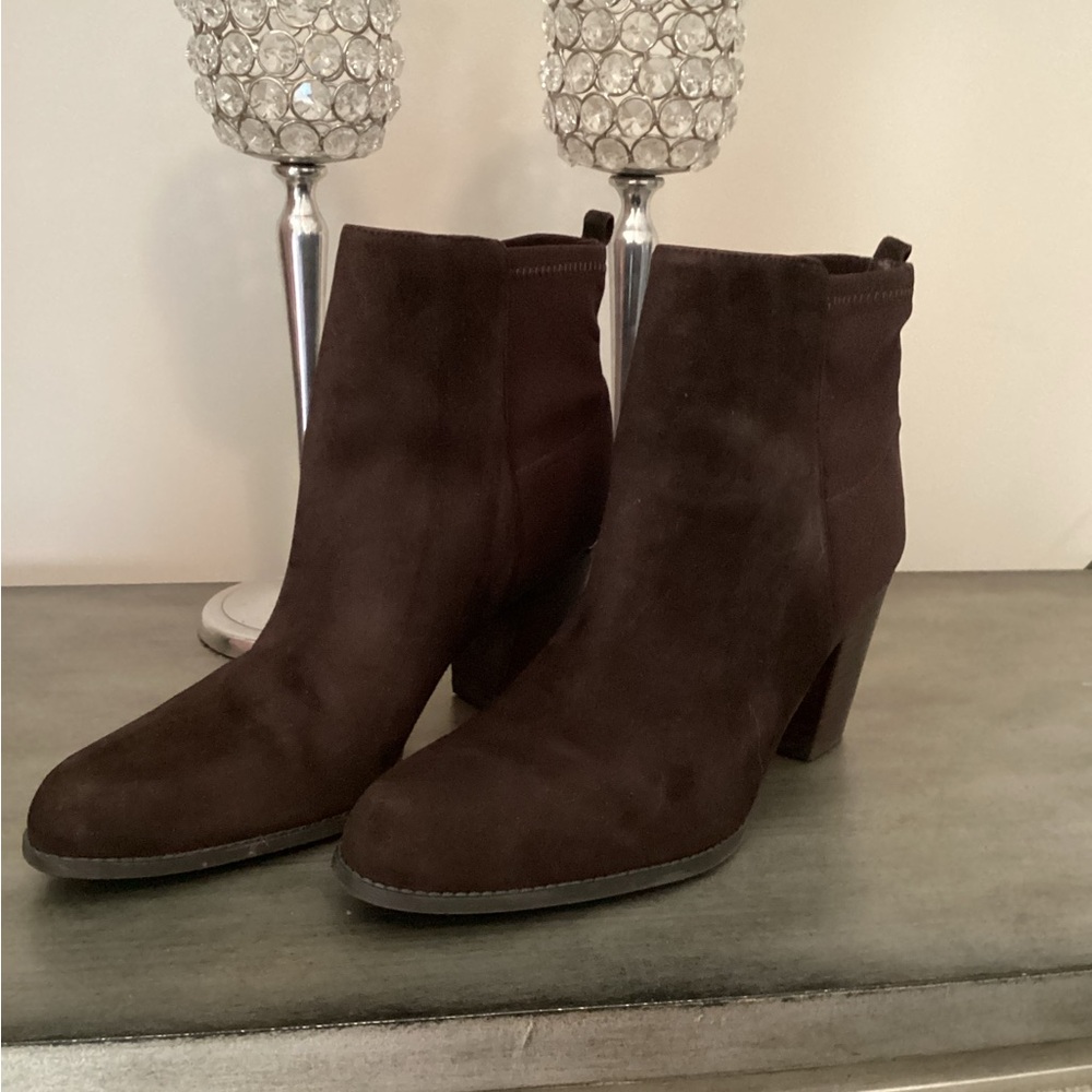 Marc Fisher Suede Boots Size 8 Like new! EUC